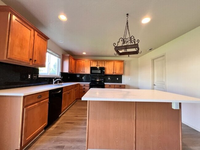 Building Photo - 4448 N Heritage Wds Wy