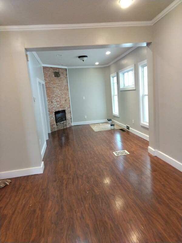 Building Photo - 37 Holland Pl