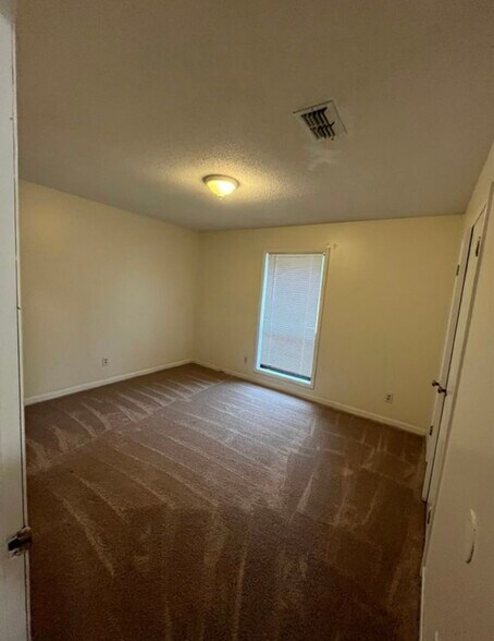 Building Photo - 3572 Torbay Dr