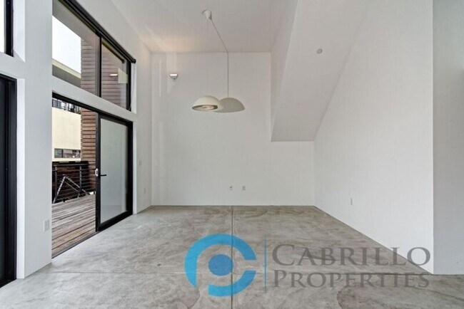 Building Photo - 3771 Centre St