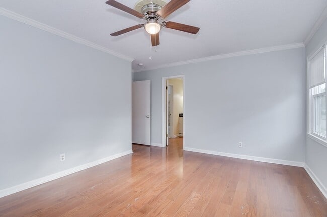 Building Photo - Great Location 4 Bedroom