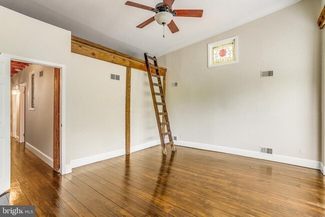 Building Photo - 1427 Powhatan St