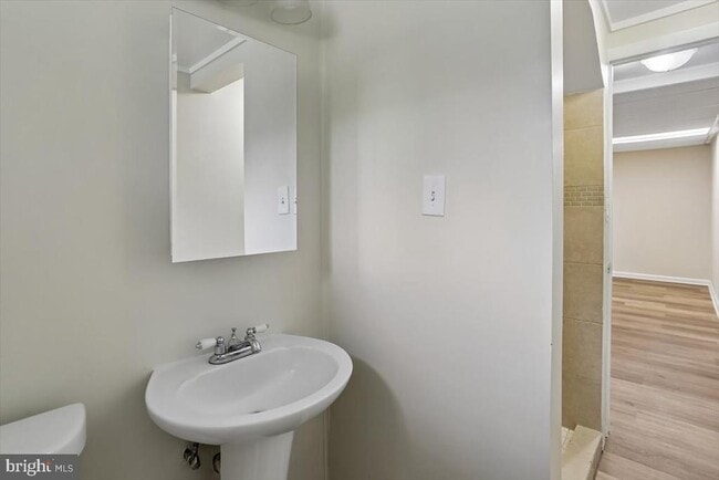 Building Photo - 901 Kenbrook Dr