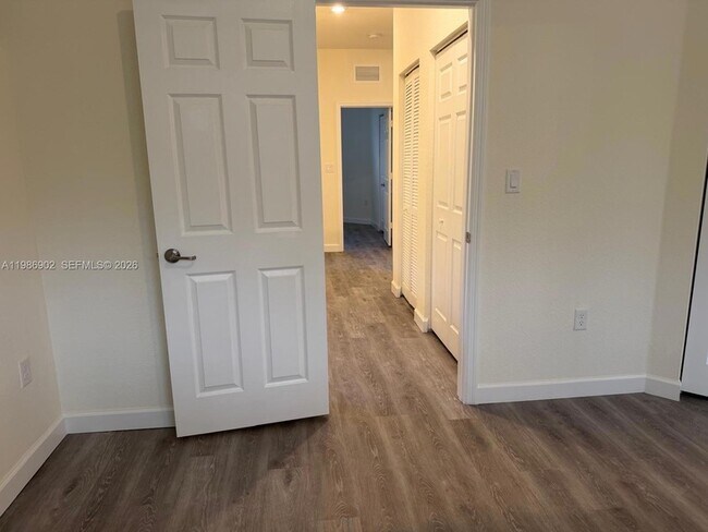 Building Photo - 144 NE 37th Terrace