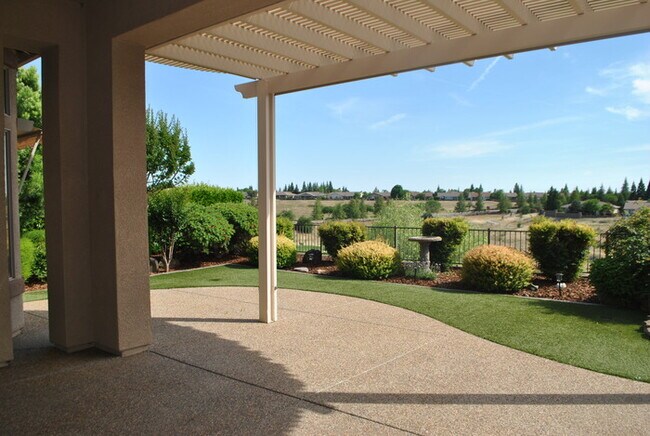 Building Photo - Gorgeous Upgraded Sun City Lincoln Hills Home