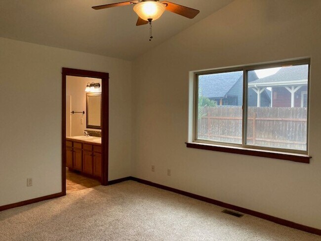Building Photo - Beautiful 4 Bedroom Home in North Star Sub...
