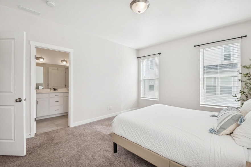 Building Photo - 11632 S Skyward Rd