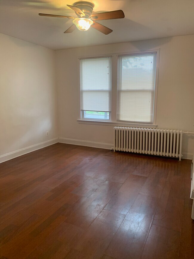 Primary Photo - 424 Newcomb St SE