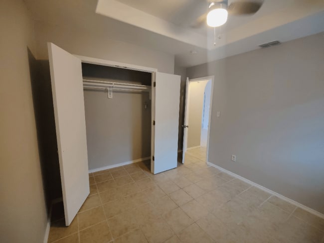 Building Photo - 2803 Pompeii St