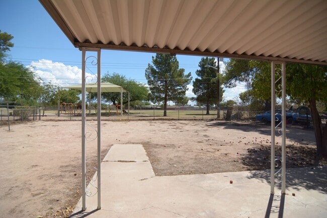 Building Photo - Charming Remodeled 2 Bedroom 1 Bath Home! ...
