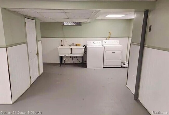 Building Photo - 32200 Fairchild St