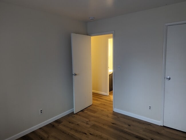 Building Photo - 3312 York Dr