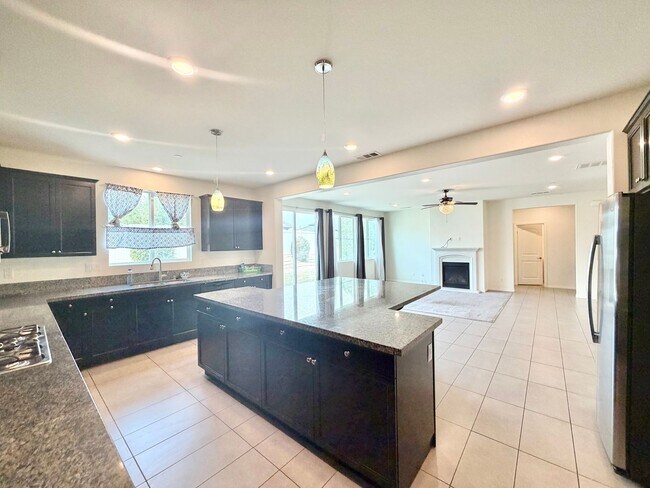 Building Photo - 30136 Sutton Ct