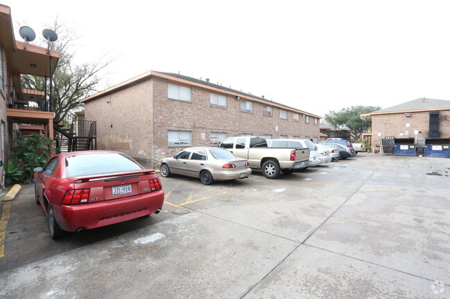 Parking Area - Leawood Plaza Apartments