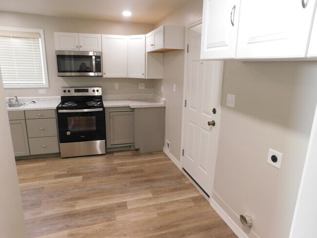 Building Photo - Central Air! Updated 2 Bedroom/1 Bath Rancher - $1,100/$1,650