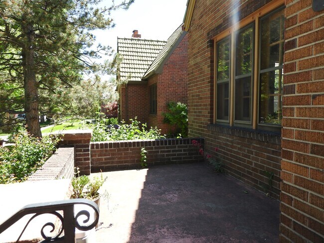 Building Photo - Park Hill Home For Rent