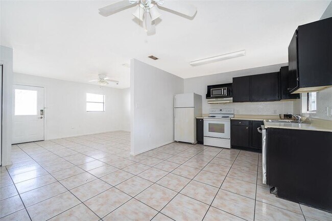 Building Photo - 118 E Muriel St