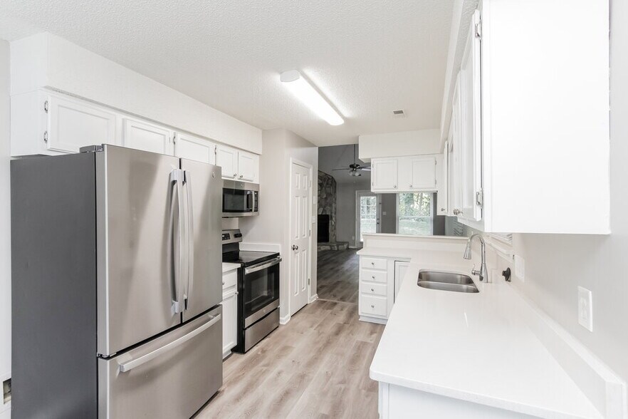 Building Photo - 6103 Kris Ln