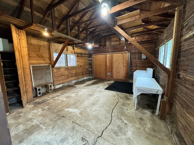 Building Photo - West Roseburg 2 Bedroom house