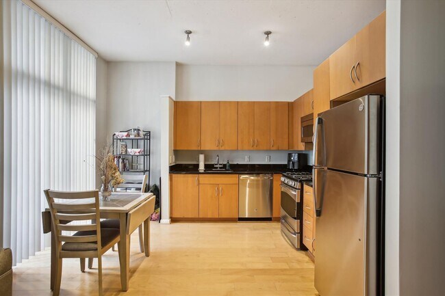 Building Photo - Incredible 1BR/1BA Condo Blocks from the Metro Vibrant Mount Vernon Triangle!