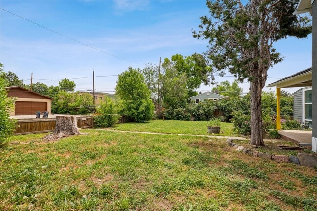Building Photo - Charming 1-bedroom with office, 1-bathroom...