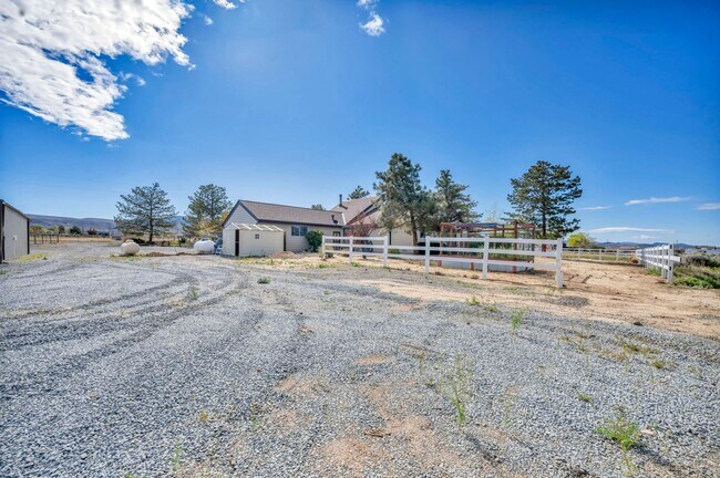 Building Photo - FULLY FURNISHED HOME in a PEACEFUL RANCH-STYLE SETTING with MOUNTAIN VIEWS & MODERN UPGRADES IN S...