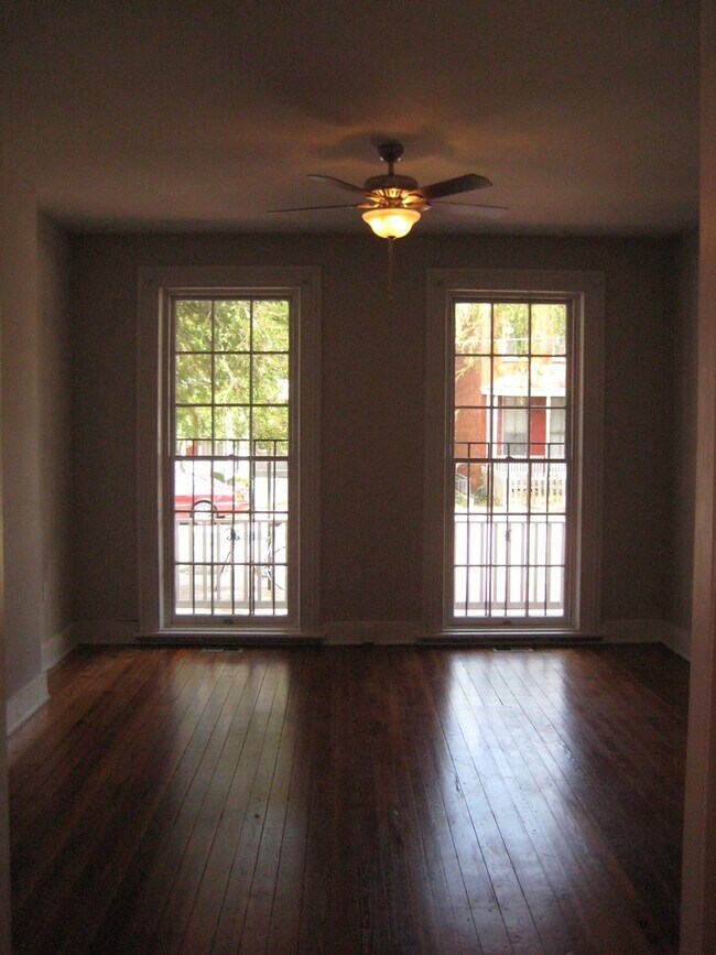 Building Photo - 715 W Clay St