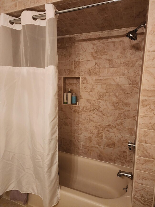 Building Photo - 122 Jewett Ave