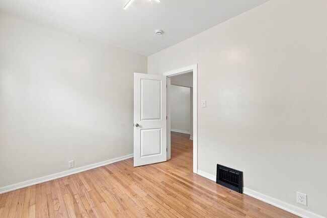 Building Photo - 310 E 138th St