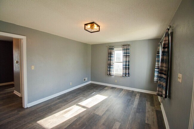 Building Photo - Fenced Yard, 2-Car Garage + Quiet Location!
