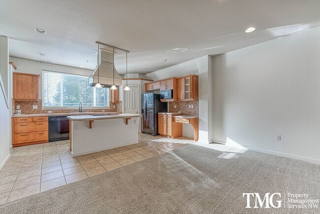 Building Photo - Low Maintenance, High Enjoyment in Salmon Creek!