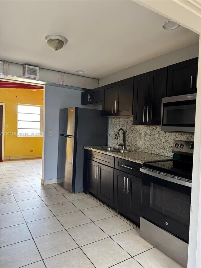 Building Photo - 2620 SW 53rd Ave