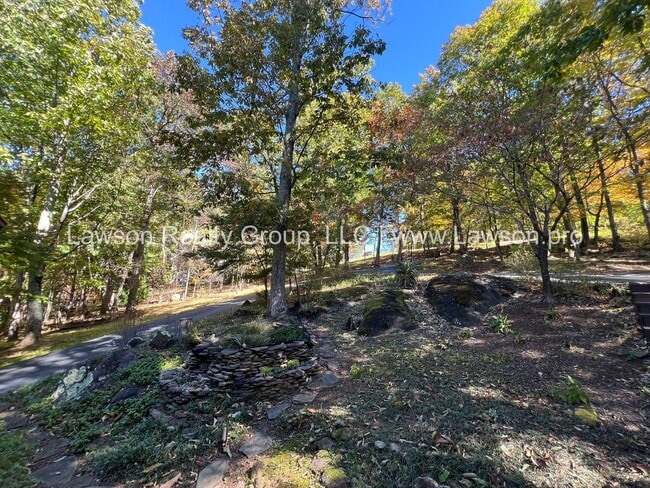 Building Photo - Nature Lover's Paradise in Serene Setting