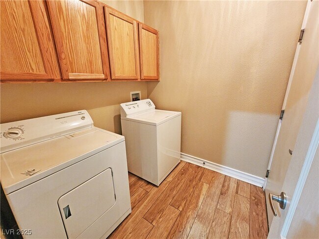 Building Photo - 5561 Carrara Pointe St