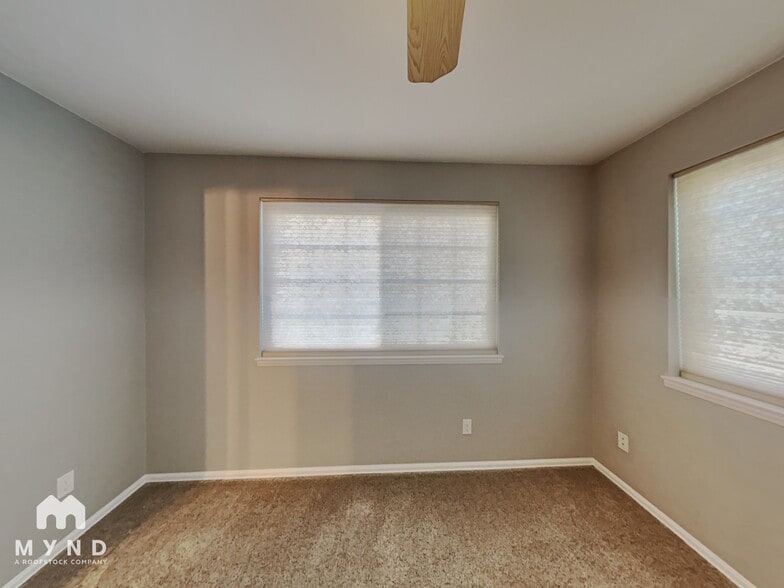 Building Photo - 13803 E Lehigh Ave