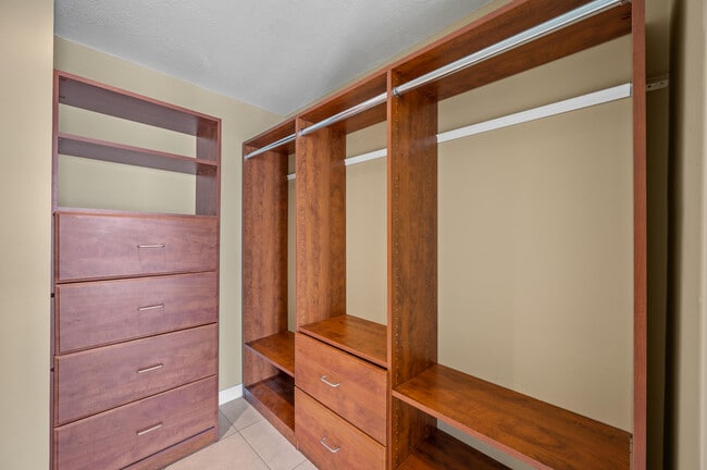 Building Photo - 995 N Hwy A1A