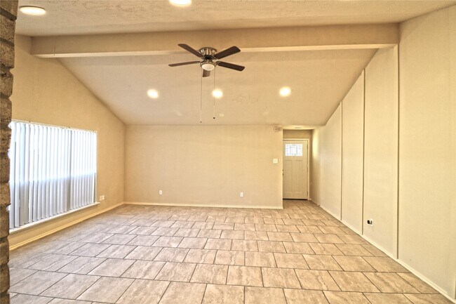 Building Photo - 7603 Loro Linda Dr