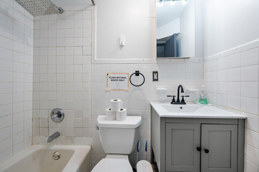 Building Photo - 301 W 31st St