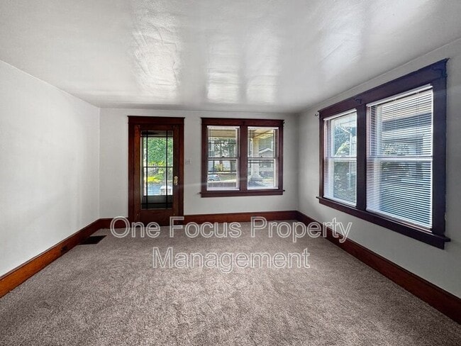Building Photo - 1414 Park Ave