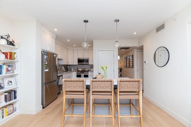 Building Photo - 69 Lubec St