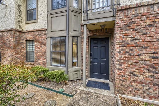 Building Photo - 8750 Park Ln