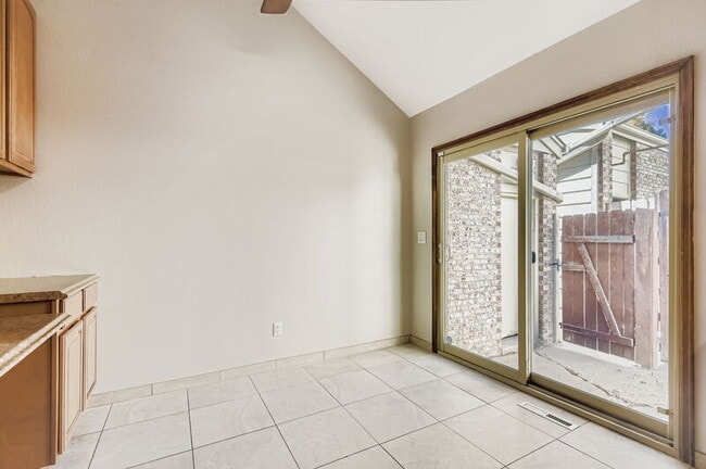 Building Photo - 7663 S Cove Cir