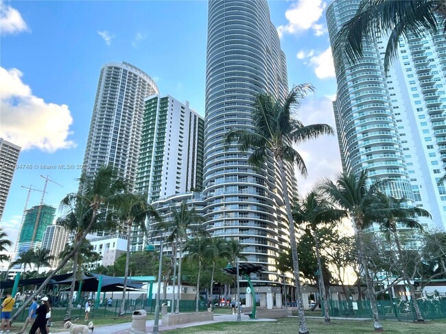 Building Photo - 1750 N Bayshore Dr