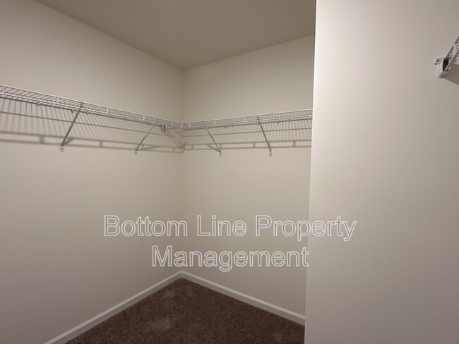 Building Photo - 5278 Maynard Hl Dr