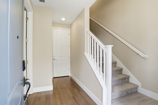 Building Photo - 621 Cinnamon Cir