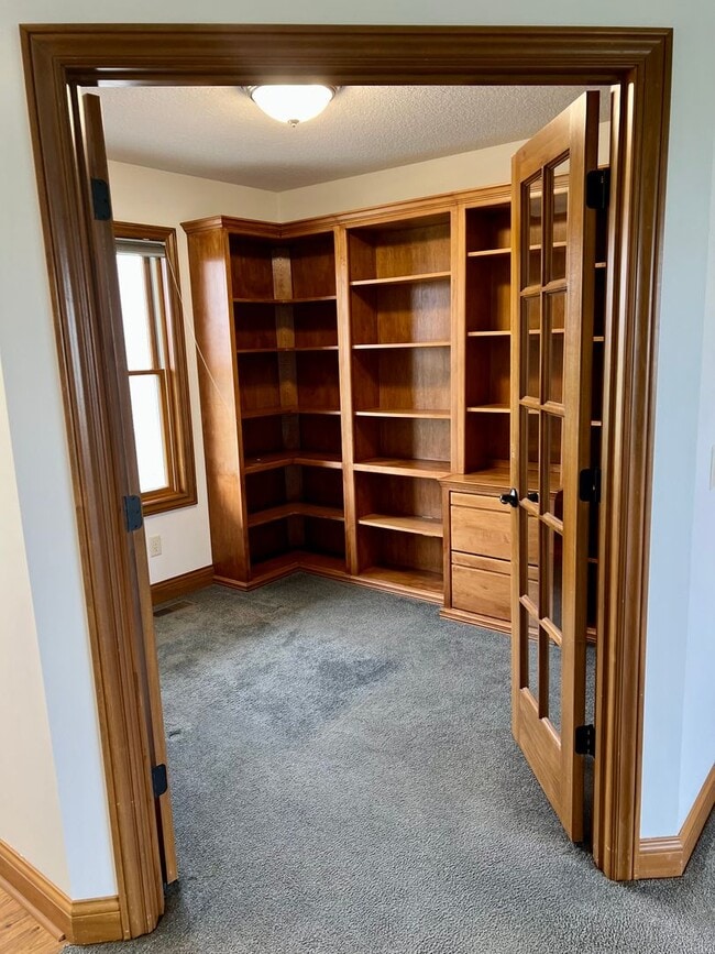 Building Photo - NEW LISTING! 3 Bedroom home