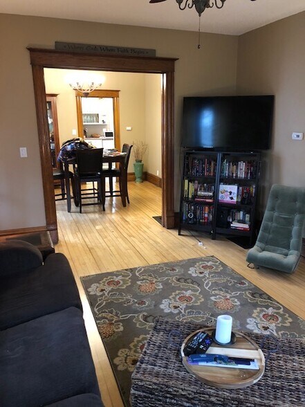 Building Photo - 209 Garland St E