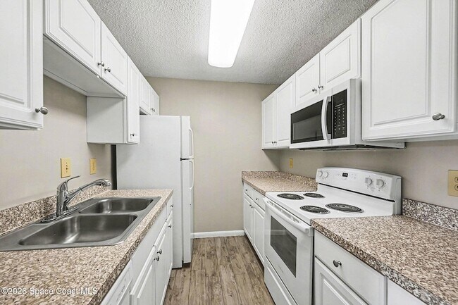 Building Photo - 3590 Sable Palm Ln