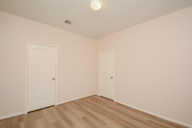 Building Photo - 9531 McDowell Dr