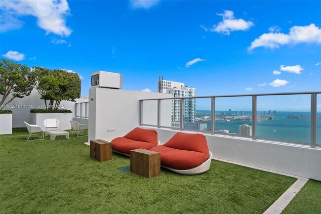 Building Photo - 1010 Brickell Ave
